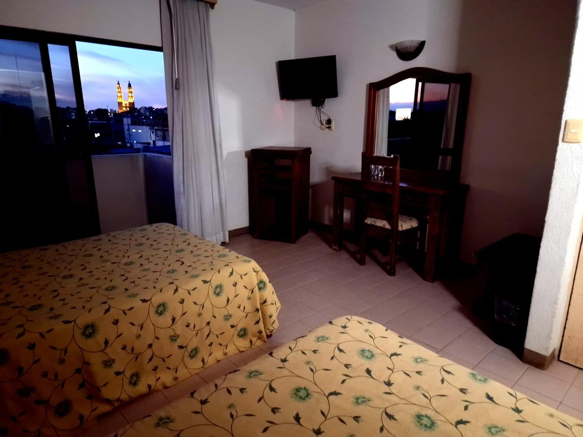 Hotel Plaza Independencia Виляермоса Екстериор снимка